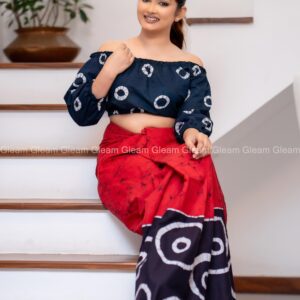 Black and white batik ladies lungi - Image 1